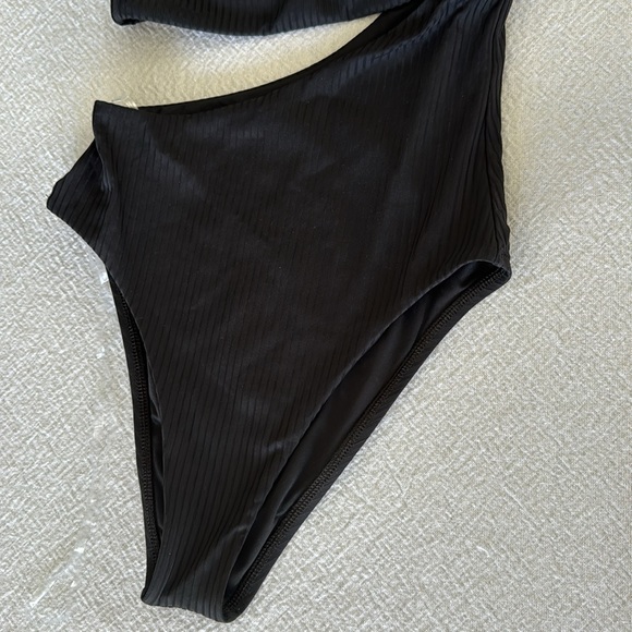 Vitamin A Cosmo Cutout One-Shoulder Rib One-Piece Swimsuit, Large, $170 - Picture 8 of 9